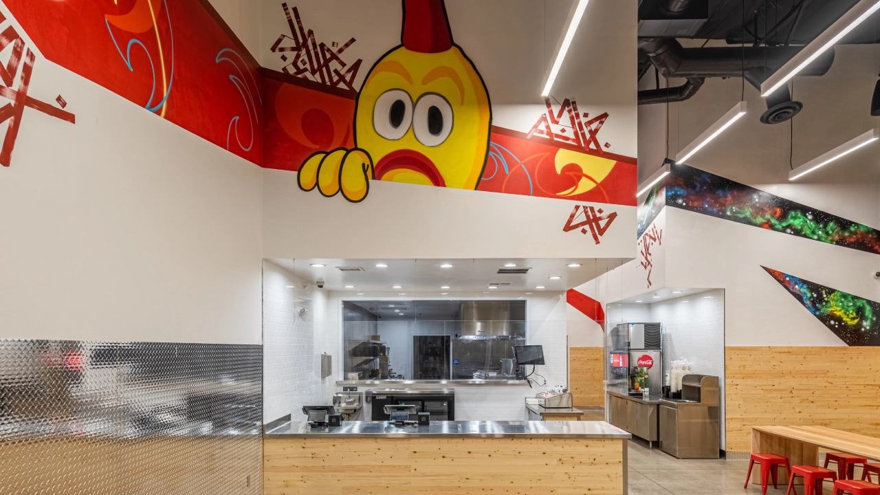 Image of mascot mural at Dave's Hot Chicken Glendale
