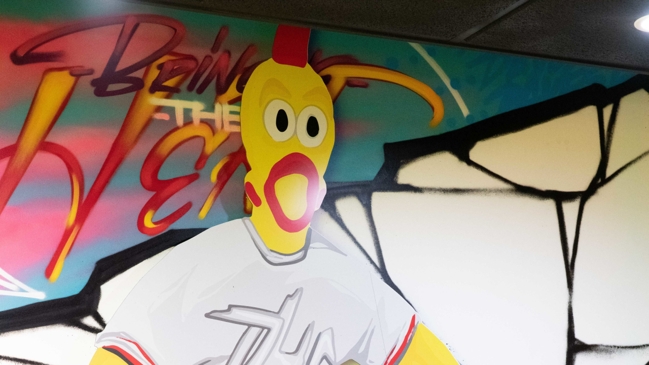 Image of mascot mural at Dave's Hot Chicken in Schererville