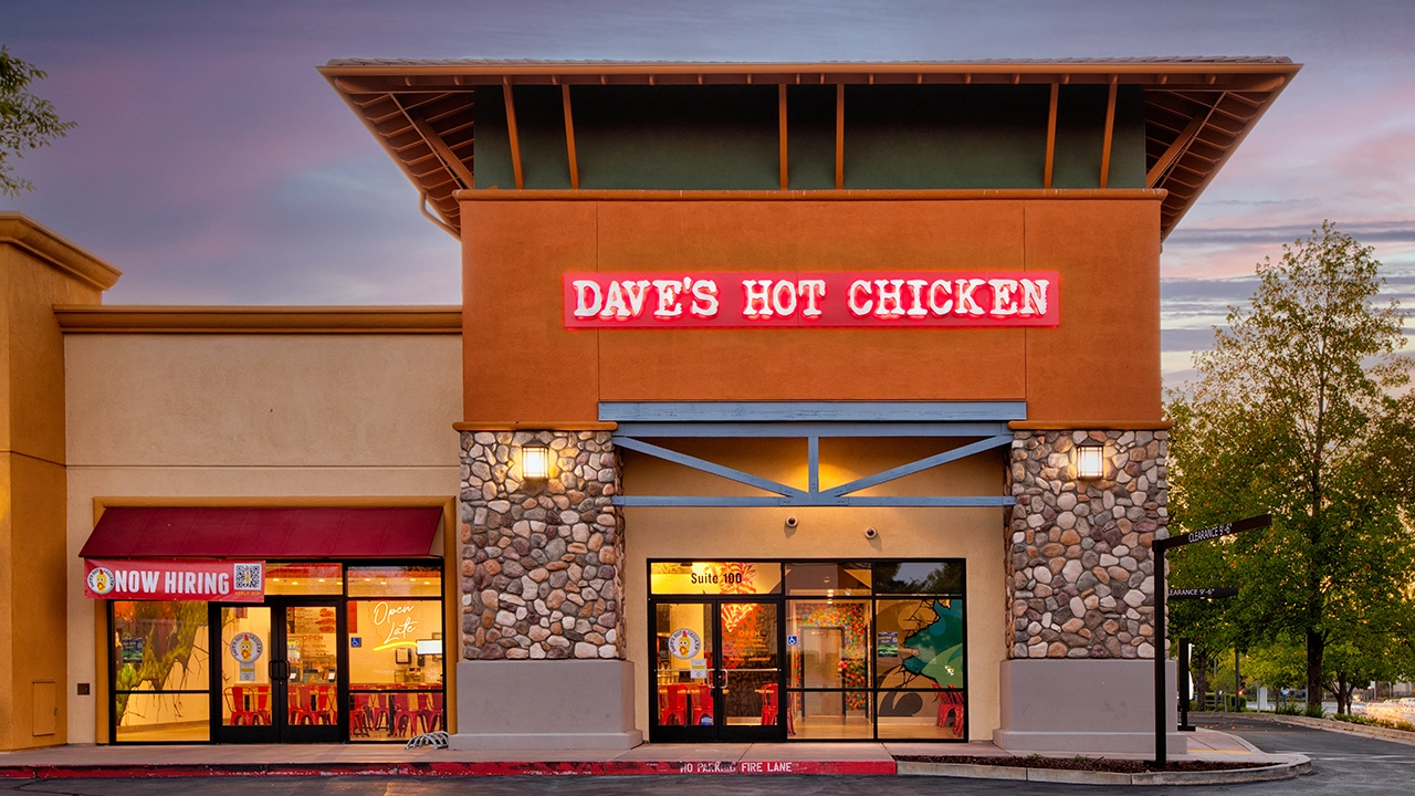 Your Dave's Hot Chicken Place in Folsom, CA (Iron Point Rd)