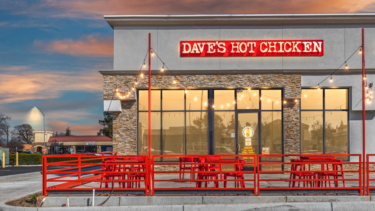 Your Dave's Hot Chicken Place in Visalia, CA (S Mooney Blvd.)