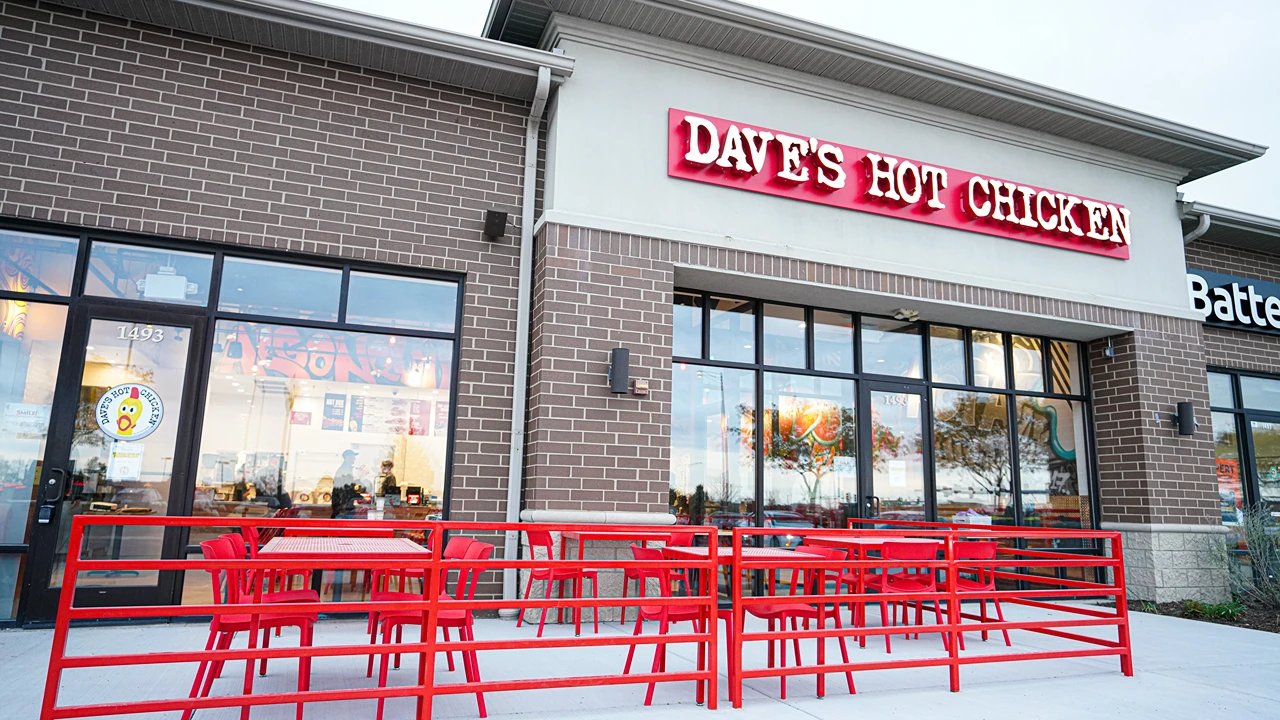 Exterior photo of outdoor seating area at Dave's Hot Chicken in Algonquin, Il.